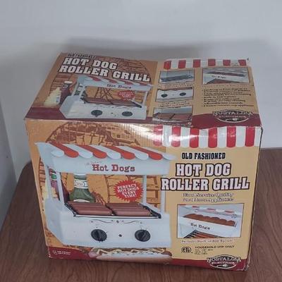 LOT 23B: NIP Nostalgia Old Fashioned Hot Dog Roller Grill