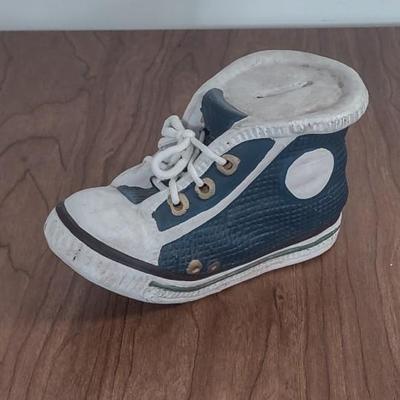 LOT 24B: Novelty Coin Banks: Vintage Tennis Shoe, Clown Barrel & Cat in the Hat