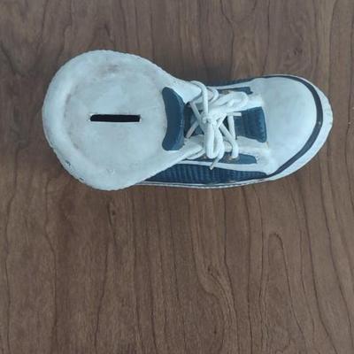 LOT 24B: Novelty Coin Banks: Vintage Tennis Shoe, Clown Barrel & Cat in the Hat