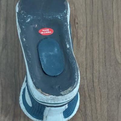 LOT 24B: Novelty Coin Banks: Vintage Tennis Shoe, Clown Barrel & Cat in the Hat