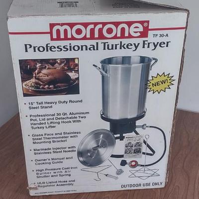 LOT 28B: NIB Morrone Professional Turkey Fryer tF 30-A