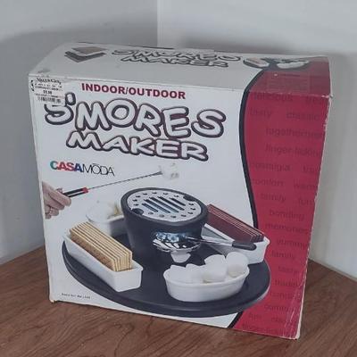 LOT 29B: Waring Pro Hot Dog Griller and Smores Maker