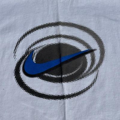 LOT 50A: Vintage 90s/Y2K Nike T Shirts & Jackets