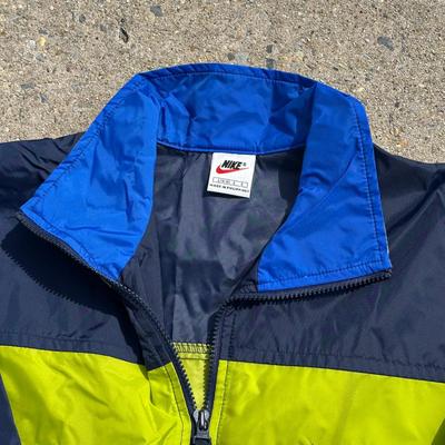 LOT 50A: Vintage 90s/Y2K Nike T Shirts & Jackets