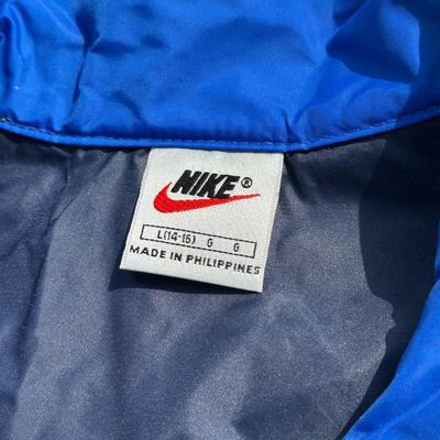 LOT 50A: Vintage 90s/Y2K Nike T Shirts & Jackets
