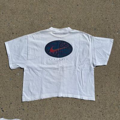 LOT 50A: Vintage 90s/Y2K Nike T Shirts & Jackets