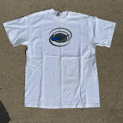 LOT 50A: Vintage 90s/Y2K Nike T Shirts & Jackets