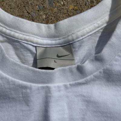 LOT 50A: Vintage 90s/Y2K Nike T Shirts & Jackets