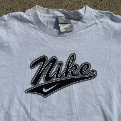 LOT 50A: Vintage 90s/Y2K Nike T Shirts & Jackets