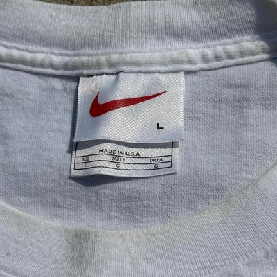 LOT 50A: Vintage 90s/Y2K Nike T Shirts & Jackets