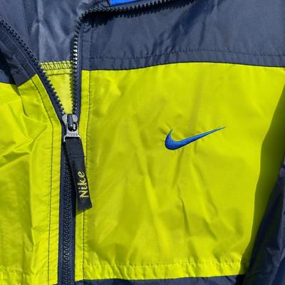 LOT 50A: Vintage 90s/Y2K Nike T Shirts & Jackets