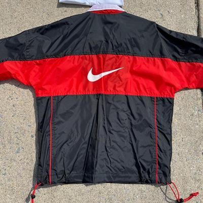LOT 50A: Vintage 90s/Y2K Nike T Shirts & Jackets