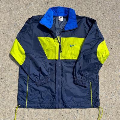 LOT 50A: Vintage 90s/Y2K Nike T Shirts & Jackets