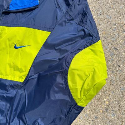 LOT 50A: Vintage 90s/Y2K Nike T Shirts & Jackets