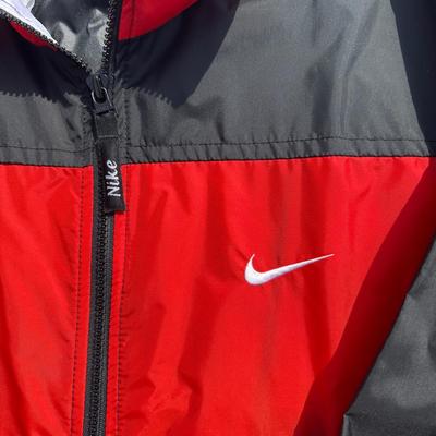 LOT 50A: Vintage 90s/Y2K Nike T Shirts & Jackets