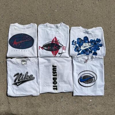 LOT 50A: Vintage 90s/Y2K Nike T Shirts & Jackets