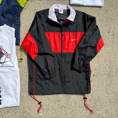 LOT 50A: Vintage 90s/Y2K Nike T Shirts & Jackets