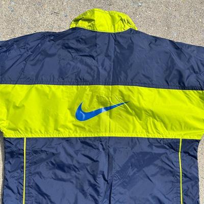 LOT 50A: Vintage 90s/Y2K Nike T Shirts & Jackets