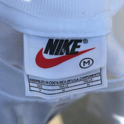 LOT 50A: Vintage 90s/Y2K Nike T Shirts & Jackets