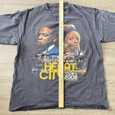 LOT 75W: 2008 Jay-Z & Mary J Blige Heart of the City Tour Shirt