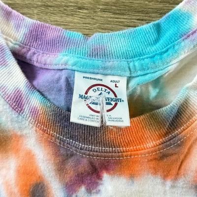 LOT 76W: Tie Dye 2002 Y2K Q102 Q Concert 13 Tweeter Center Shirt (Large)