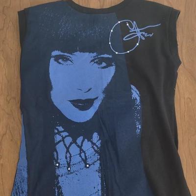 LOT 91 B: Cher CDs and Concert T-Shirts