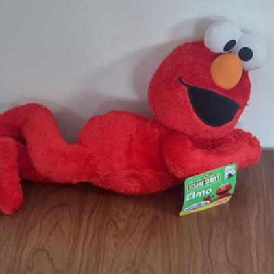 LOT 92B: Cookie Monster Comb, (4) Toys R Us Exclusive Elmo Plush Dolls and Sleepy Ernie Doll