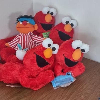 LOT 92B: Cookie Monster Comb, (4) Toys R Us Exclusive Elmo Plush Dolls and Sleepy Ernie Doll