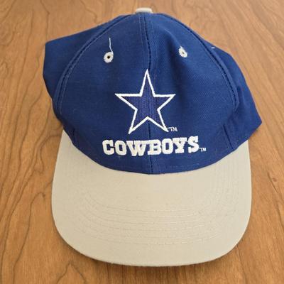 LOT 96B: 1990s NFL Dallas Cowboys "America's Team" Pennants & Hat