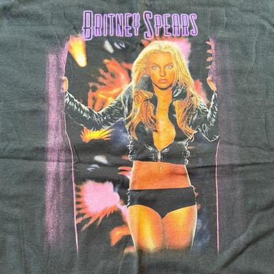LOT 102A: 2004 Britney Spears The Onyx Hotel Tour T-Shirt (XL)