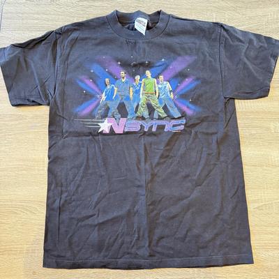 LOT 116A: 2000 *NSYNC Zeeks Glitter T-Shirt (Large)