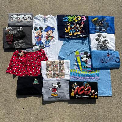 LOT 126L: Vintage Disney T Shirt Collection & More!