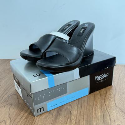 LOT 137A: NWT Size 7.5 Ladies' Heeled Sandals