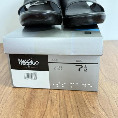 LOT 137A: NWT Size 7.5 Ladies' Heeled Sandals