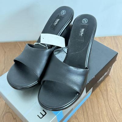 LOT 137A: NWT Size 7.5 Ladies' Heeled Sandals