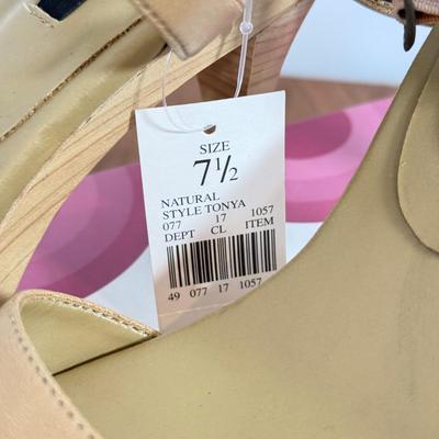 LOT 137A: NWT Size 7.5 Ladies' Heeled Sandals