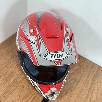 LOT 139A: Red THH TX10 Motocross Helmet (Size XL 61-62cm) w/ Matching Solo Gloves (XXL-12) & Scott Goggles