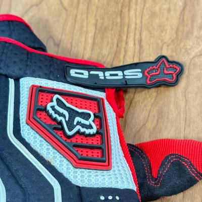 LOT 139A: Red THH TX10 Motocross Helmet (Size XL 61-62cm) w/ Matching Solo Gloves (XXL-12) & Scott Goggles