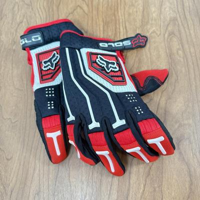 LOT 139A: Red THH TX10 Motocross Helmet (Size XL 61-62cm) w/ Matching Solo Gloves (XXL-12) & Scott Goggles