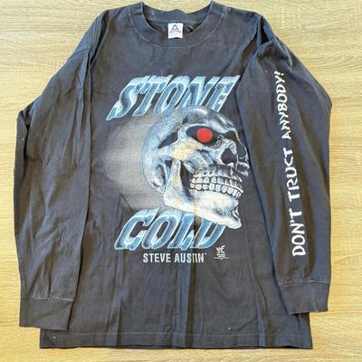 LOT 142A: 1998 WWF Stone Cold Steve Austin “Don’t Trust Nobody!” Long Sleeve Tee (Large)