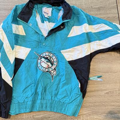 LOT 144A: Early 2000s MLB Florida Marlins Starter Jacket (Small)