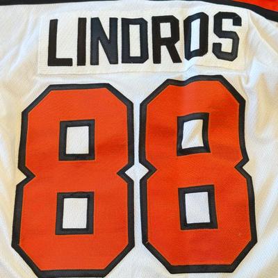 LOT 145A: 2000s NHL Philadelphia Flyers #88 Eric Lindros CCM Hockey Jersey w/ UnIDed Signatures