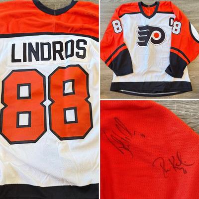 LOT 145A: 2000s NHL Philadelphia Flyers #88 Eric Lindros CCM Hockey Jersey w/ UnIDed Signatures