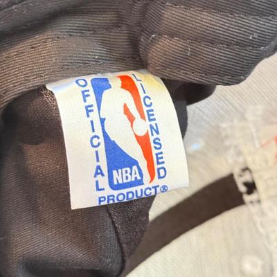 LOT 152A: NBA Hats: Chicago Bulls & NWT 76ers