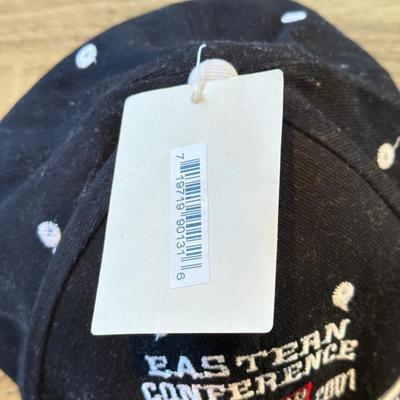 LOT 152A: NBA Hats: Chicago Bulls & NWT 76ers