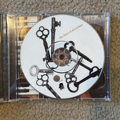 LOT 154A: 2002 Alicia Keys World Tour T-shirt (XL) w/ CDs: NIP As I Am & The Diary of Alicia Keys