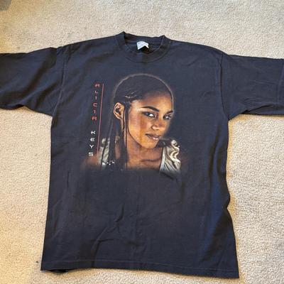 LOT 154A: 2002 Alicia Keys World Tour T-shirt (XL) w/ CDs: NIP As I Am & The Diary of Alicia Keys