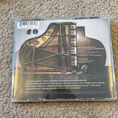 LOT 154A: 2002 Alicia Keys World Tour T-shirt (XL) w/ CDs: NIP As I Am & The Diary of Alicia Keys