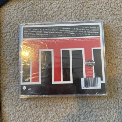 LOT 154A: 2002 Alicia Keys World Tour T-shirt (XL) w/ CDs: NIP As I Am & The Diary of Alicia Keys