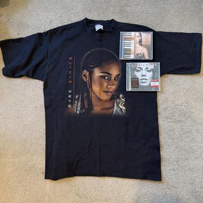 LOT 154A: 2002 Alicia Keys World Tour T-shirt (XL) w/ CDs: NIP As I Am & The Diary of Alicia Keys